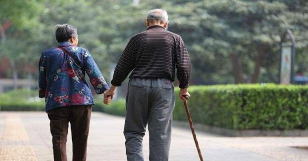 Người già với người trẻ sinh hoạt không giống nhau nên khi sống chung nảy sinh nhiều mâu thuẫn (ảnh minh họa)