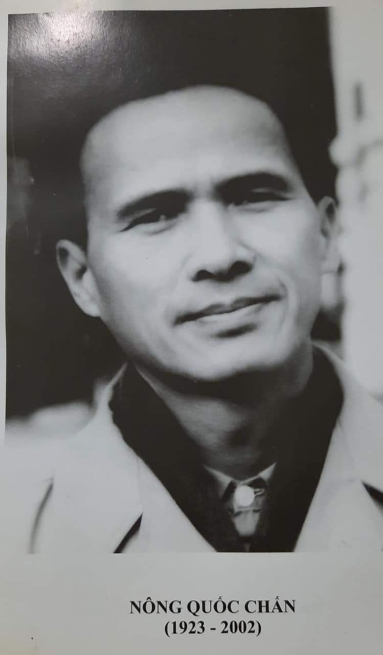 Chân dung nhà thơ Tày Nông Quốc Chấn.