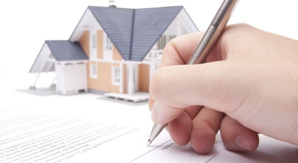 Lý do ông chia tôi phần nhiều vì tôi là người chăm sóc, lo toan cho ông bà mọi thứ, cả lúc ốm đau (ảnh minh họa)