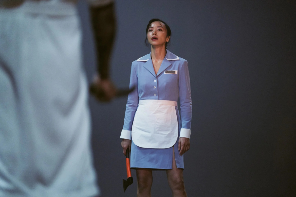 Jeon Do Yeon trong vai sát thủ chuyên nghiệp Gil Boksoon trong Kill Boksoon. 