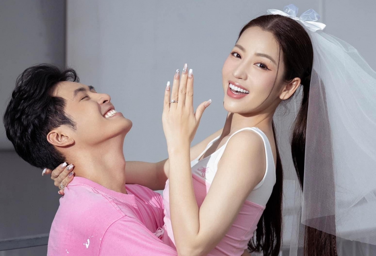 Trước nghi vấn mang bầu, bà xã Gin Tuấn Kiệt đã lên tiếng làm rõ. Cô khẳng định mình chưa có tin vui bởi nếu có, sẽ không dám nhận lời tham gia chương trình thực tế vì khó thể vận động mạnh. (Nguồn: VTC News)