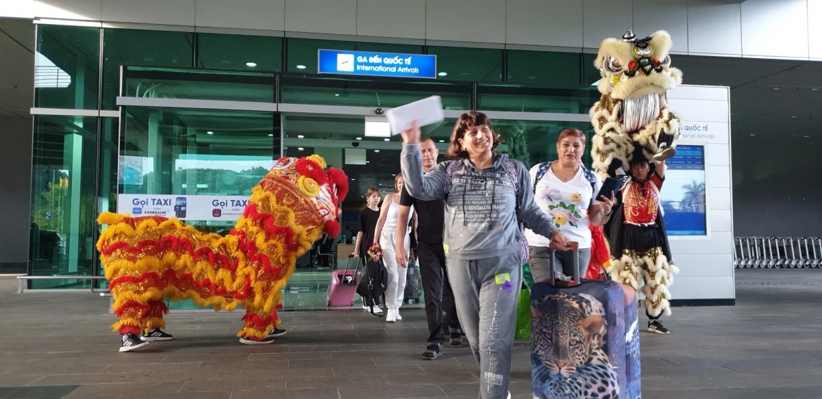 Một trong những yếu tố khiến sân bay Phú Quốc vắng khách là chậm điều chỉnh giá vé.