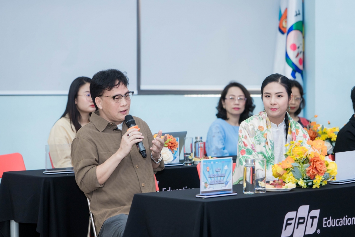 PGS.TS Doãn Hà Phong (trái) Giám đốc TT Nghiên cứu Môi trường, chuyên gia Viện Khoa học Khí tượng Thủy văn và Biến đổi khí hậu mang đến chương trình những kiến thức chuyên môn khoa học