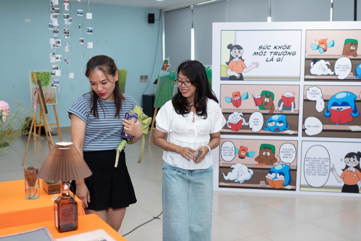 Sự kiện "Trái Đất ơi" bao gồm nhiều hoạt động, trong đó có trưng bày các sản phẩm tái chế