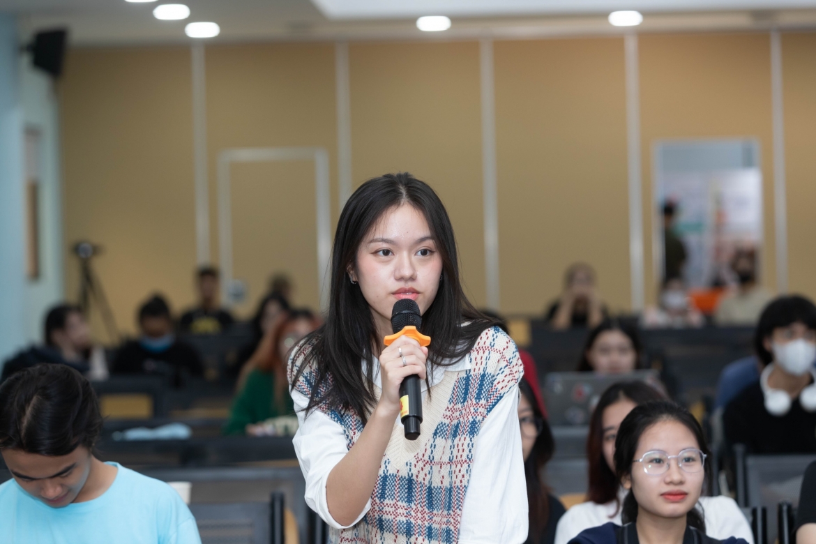 Các bạn trẻ đến tham dự tọa đàm có nhiều trao đổi, chia sẻ đầy hứng thú với các diễn giả