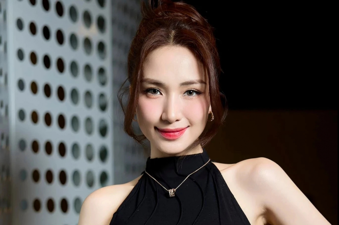 Sau khi đăng ảnh tại lễ cưới của Doãn Hải My và Đoàn Văn Hậu, Hòa Minzy bị một khán giả nói làm mất hình tượng nghệ sĩ mỗi lần đi ăn cưới. Trước ý kiến trái chiều, nữ ca sĩ lên tiếng: "Hình tượng là gì, hình tượng tôi trước giờ chưa bao giờ là sang trọng, lịch sự hay hiền ngoan. Tôi vẫn luôn là một cô bé hoạt bát, quậy và lầy. Tôi đi đám cưới của bạn, nên căn bản nghĩ tôi và mọi người vui vẻ là trên hết. Còn tôi đi diễn mà lố bịch trên sân khấu thì tôi hoàn toàn nhận lời góp ý của mọi người". (Nguồn: Thanhnien)