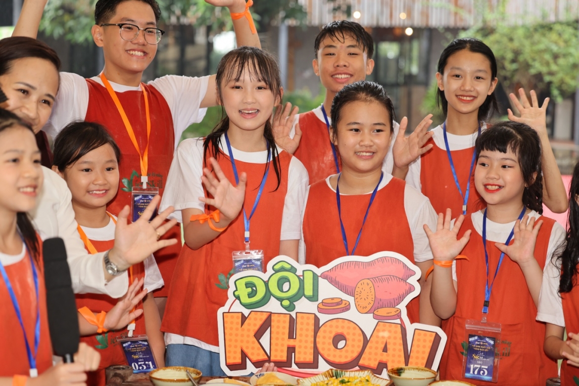 Các thí sinh xoá nhoà khoảng cách khi tham gia ngôi nhà chung và các thử thách.