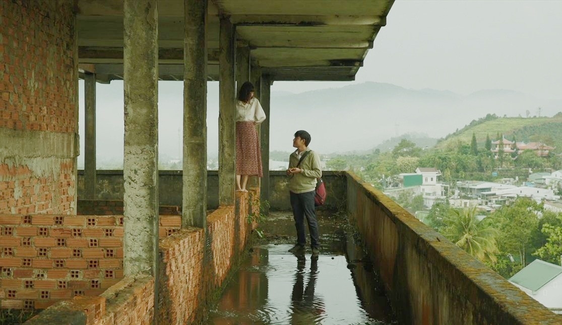 Một cảnh trong phim "Bên trong vỏ kén vàng" (Ảnh: ĐPCC)
