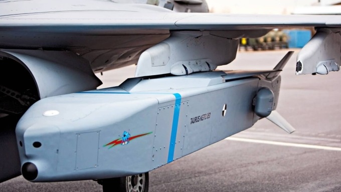 Tên lửa không đối đất Taurus. Ảnh: Saab