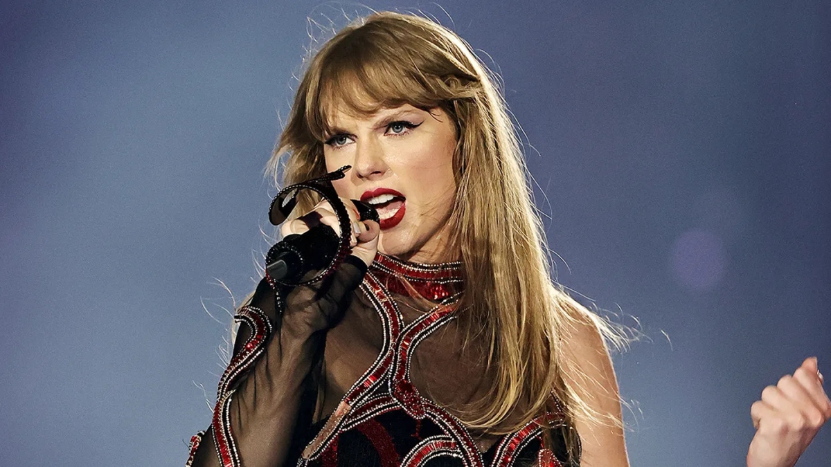Người ta nghe thấy Taylor Swift hét lên "dừng lại" khi đang ở trên sân khấu, khi đang biểu diễn ca khúc "Bad Blood"