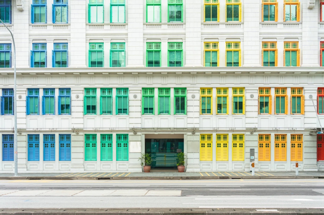 Tòa nhà Bộ Thông tin, Truyền thông và Nghệ thuật (MICA): Tòa nhà MICA ở Singapore được xây dựng vào năm 1934. Được thiết kế bởi kiến trúc sư Frank Dorrington Ward, sau đó tòa nhà này được dùng làm nhà ở cho sĩ quan, trước khi được trở thành tòa nhà văn phòng vào thế kỷ XX. Năm 1997, một dự án trùng tu trị giá 82 triệu USD đã biến công trình này thành tòa nhà chính phủ.