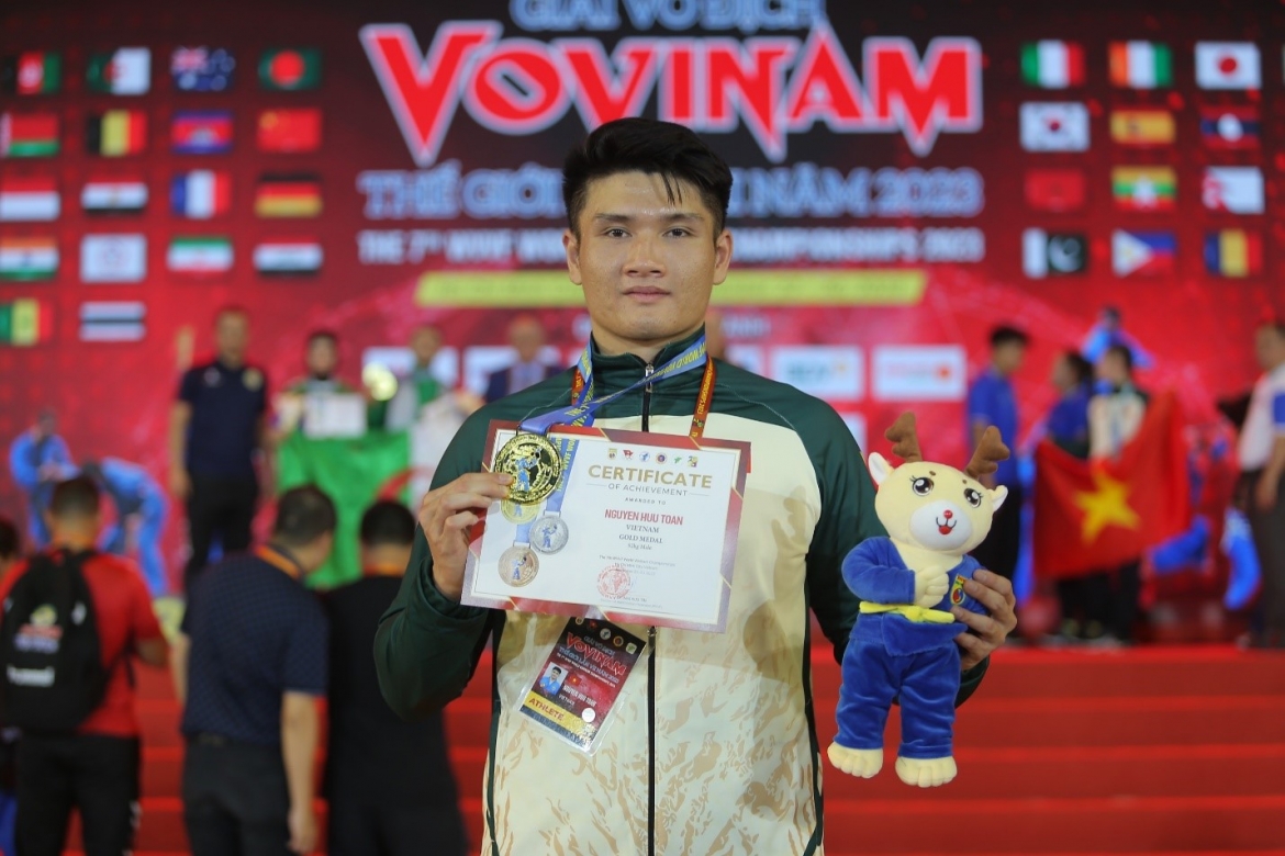 Võ sĩ Nguyễn Hữu Toàn giành HCV nội dung đối kháng 92kg nam tại giải vô địch Vovinam thế giới lần thứ VII năm 2023