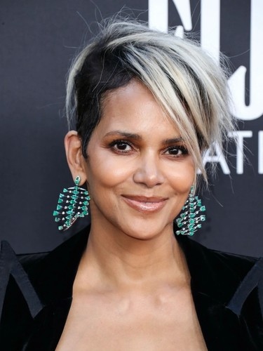 Halle Berry: Gương mặt của cô có kết quả là 7,55 /10 điểm theo tỷ lệ vàng
