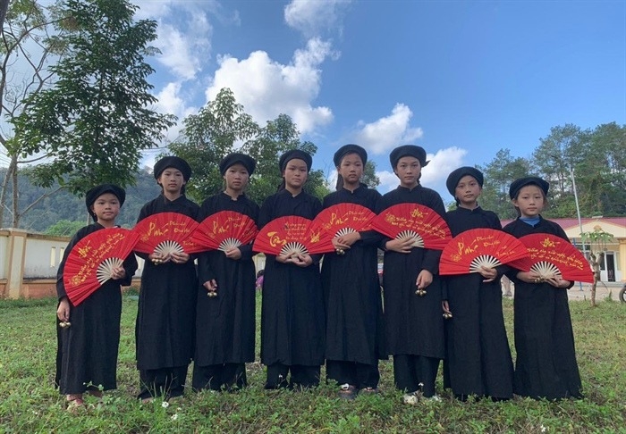 Lớp truyền dạy thu hút sự tham gia của đông đảo các em học sinh