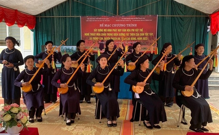 Các nghệ nhân trình diễn tại lớp truyền dạy