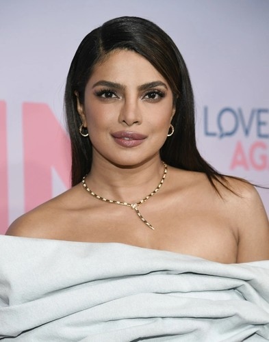 Priyanka Chopra: Tạp chí Time đã vinh danh Priyanka là một trong 100 người có ảnh hưởng nhất thế giới và cô nằm trong danh sách những nữ minh tinh hấp dẫn nhất năm 2023. Gương mặt của cô được chấm 8,13 /10 theo tỷ lệ vàng