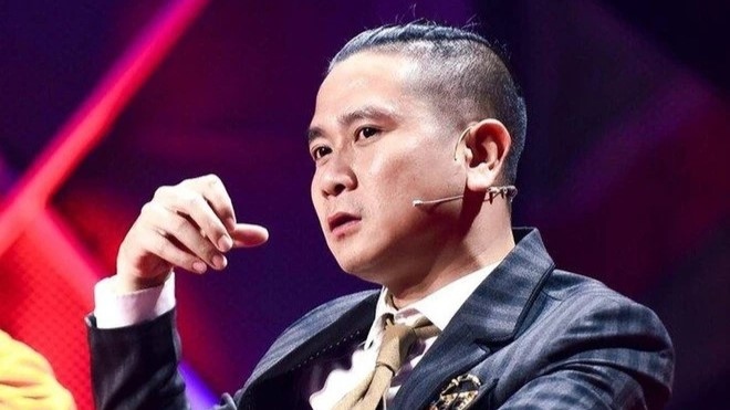 Ông Quốc Chung - Phó phòng Hành chính tổng hợp, Học viện Âm nhạc Quốc gia Việt Nam cho biết, Hồ Hoài Anh đã nghỉ việc. Nam nhạc sĩ chủ động xin nghỉ việc và mọi thủ tục hành chính để anh nghỉ việc đã hoàn thành và đã có quyết định chính thức. NSND Quốc Hưng - Phó Giám đốc Học viện cho biết ông có phần nuối tiếc về sự việc của Hồ Hoài Anh: "Cá nhân tôi đánh giá Hồ Hoài Anh là nghệ sĩ tài năng. Hồ Hoài Anh sống chan hòa, giản dị và được đồng nghiệp ở Học viện Âm nhạc quốc gia Việt Nam yêu mến. Về phía nhà trường, chúng tôi đã tạo điều kiện cho Hồ Hoài Anh nghỉ thời gian dài. Nghỉ việc là nguyện vọng của Hồ Hoài Anh và chúng tôi tôn trọng quyết định đó." (Nguồn: Tiền Phong)