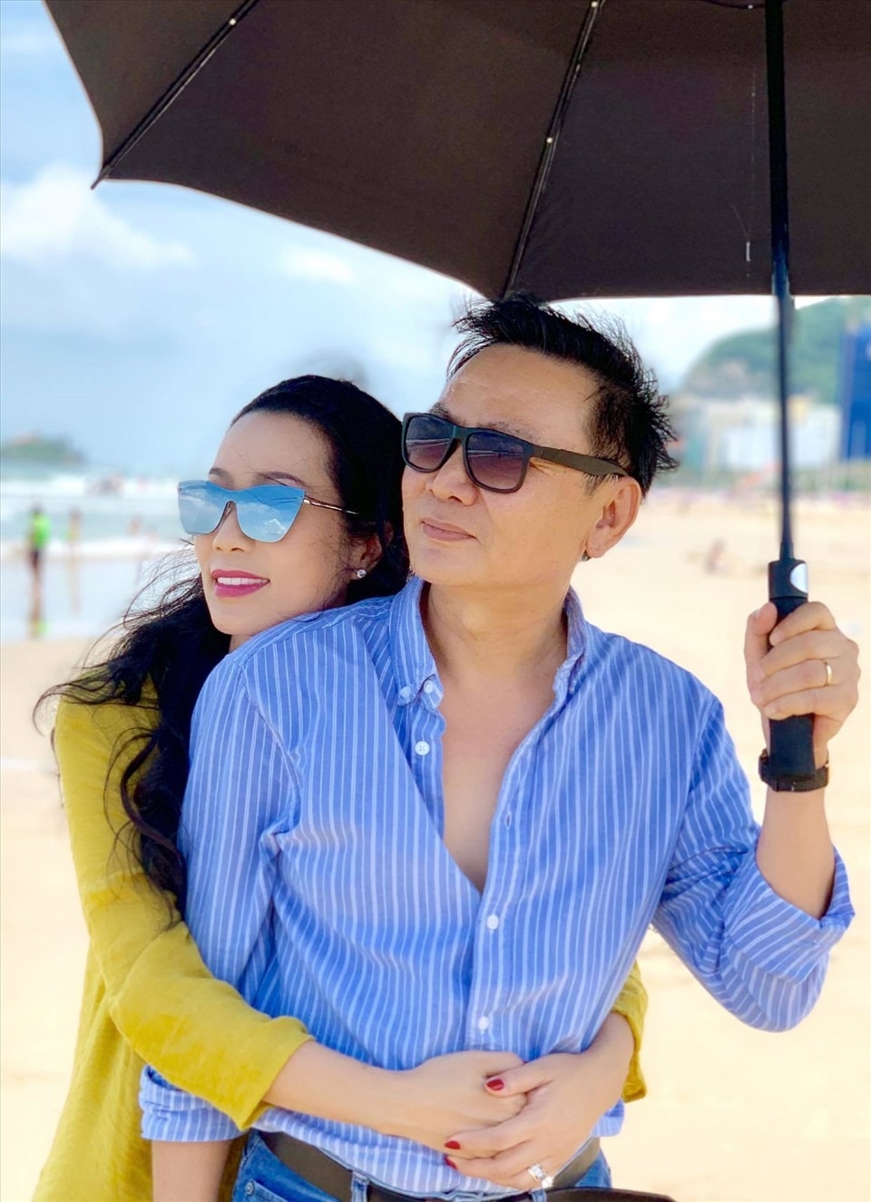 Về chuyện tình cảm, sau mối tình 9 năm với MC Quyền Linh, Á hậu Trịnh Kim Chi bắt đầu một mối lương duyên mới với doanh nhân Võ Trấn Phương - một Việt kiều ở Mỹ hoạt động trong lĩnh vực xuất nhập khẩu. Cặp đôi kết hôn vào năm 2000. So với các mỹ nhân cùng thời, Trịnh Kim Chi là người đẹp có cuộc sống hạnh phúc và viên mãn. 
