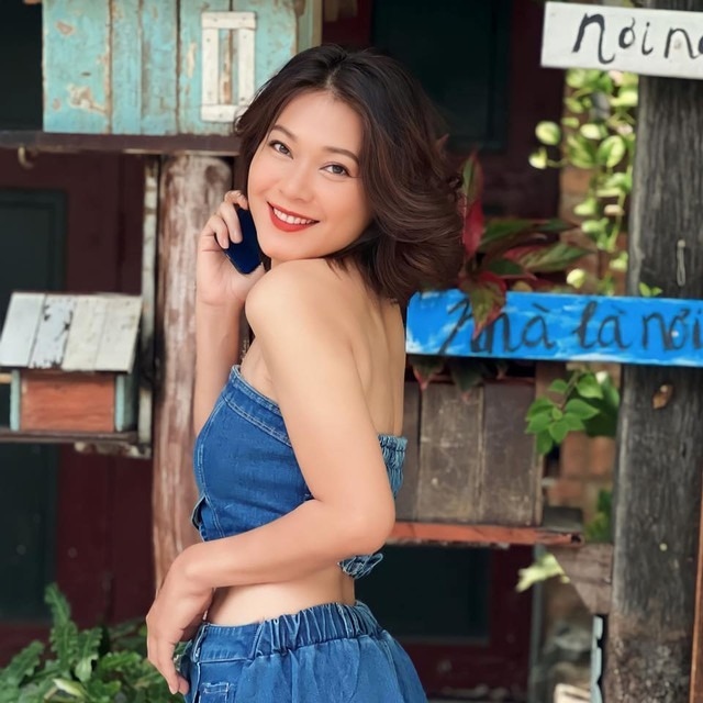 Dù được chồng và con gái thấu hiểu cho công việc của mình, nhưng Đinh Y Nhung mong muốn tên mình không gắn với danh xưng "nữ hoàng cảnh nóng" vì cô hy vọng mình thể hiện được đa dạng các thể loại nhân vật hơn. (Theo: Thanh Niên)