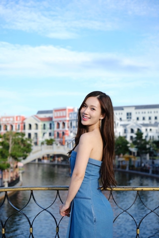 Diễn viên Phạm Ngọc Anh sẽ chính thức lên xe hoa vào tháng 3/2024. Bạn trai cô là doanh nhân. Cả hai hẹn hò hơn một năm nay. Phạm Ngọc Anh bật mí, bạn trai là một người trưởng thành, thuộc tuýp người chu đáo, tình cảm và hướng về gia đình. Anh cho cô cảm giác an toàn và niềm tin tuyệt đối để bước vào cuộc sống hôn nhân. (Theo: VTV News)
