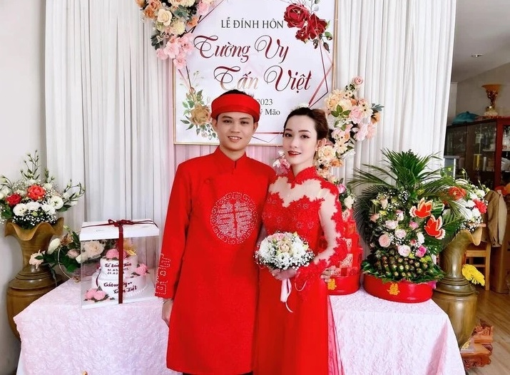Cặp đôi tổ chức lễ đính hôn hồi tháng 3/2023. (Ảnh: NVCC)
