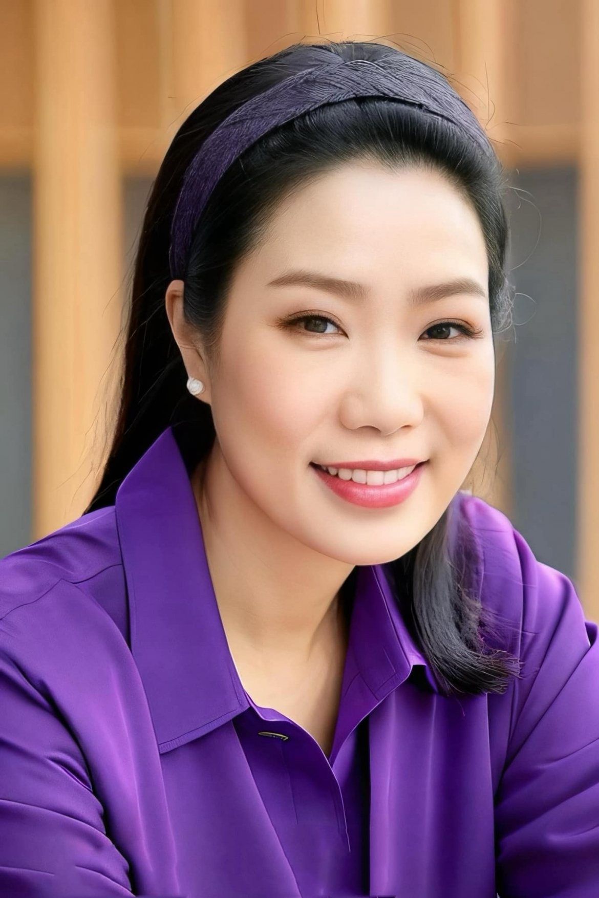 Trước đó vào năm 2014, Trịnh Kim Chi từng được phong tặng danh hiệu NSUT sau quá trình đóng góp và cống hiến cho nghệ thuật. Thời điểm ấy, cô cũng là Á hậu đầu tiên trong lịch sử các cuộc thi sắc đẹp Việt Nam được phong tặng danh hiệu cao quý này.