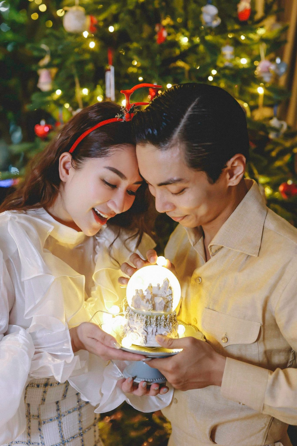 Trong lúc vợ ở cữ, Phan Hiển gần như điều hành mọi công việc ở trung tâm đào tạo dance sport, đồng thời cũng tập luyện và tham gia các giải đấu quốc tế với mục tiêu chinh phục thêm nhiều tấm huy chương cho sự nghiệp ở tuổi 30.