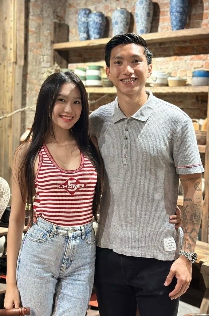 Doãn Hải My đã lên tiếng làm rõ tin đồn là người thứ ba khi Đoàn Văn Hậu đang trong mối quan hệ với bạn gái cũ. Người đẹp khẳng định cô và ông xã chỉ làm quen và trò chuyện với đối phương khi độc thân. Trước đó, trong một cuộc phỏng vấn, Đoàn Văn Hậu đã tiết lộ anh quen Hải My trên mạng xã hội. Người đẹp từng không trả lời tin nhắn làm quen của cầu thủ với lý do "bận học". Về sau, cô chịu mở lòng, nhận thấy ở cầu thủ có nét đáng yêu, tâm lý. Sau đó, cả hai mới gặp gỡ ngoài đời và cảm mến nhau. (Theo: VTC News)