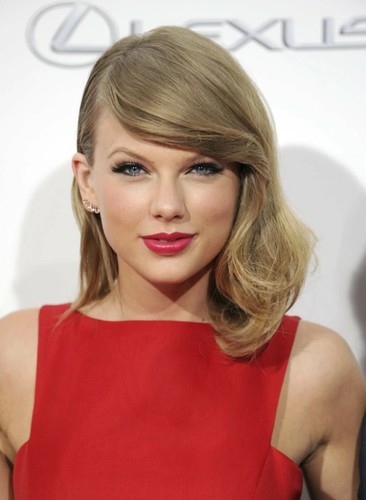 Taylor Swift: đã được đề cử là một trong những người phụ nữ đẹp nhất thế giới và tỷ lệ gương mặt của cô ấy là
91,64 %