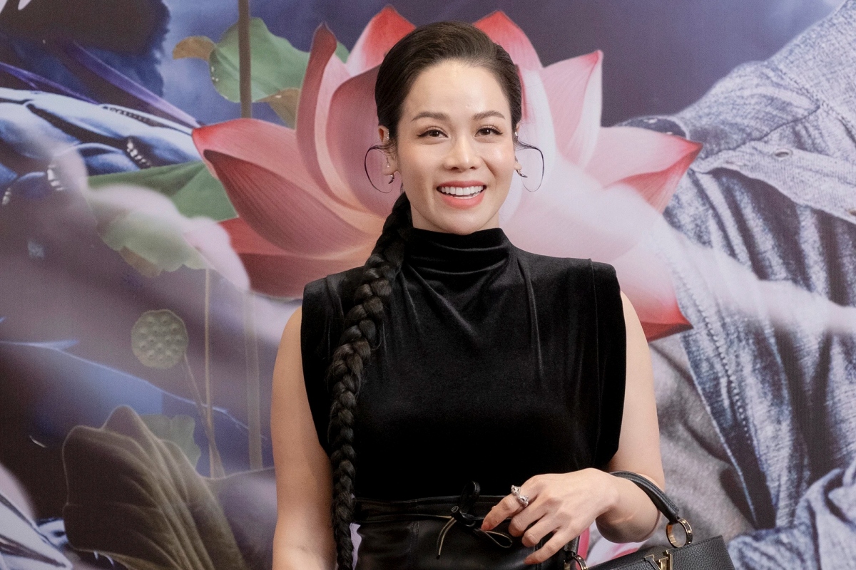 Nhật Kim Anh hài lòng với cuộc sống hiện tại khi cô và gia đình chồng cũ hòa thuận với nhau. Cô cũng mong muốn có thêm vai diễn nổi bật, tuy nhiên, nữ diễn viên lại khá e ngại khi được mời vào vai phản diện. (Theo: Thanh niên)