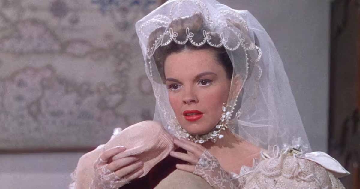 Ngôi sao của "Phù thủy xứ Oz" Judy Garland qua đời ở tuổi 47 vào năm 1969 vì vô tình dùng quá liều thuốc an thần quá liều. Bà là một người cực kỳ tài năng, nhưng không thiếu các tật xấu như nghiện rượu và ma túy. Suốt 45 năm hoạt động nghệ thuật, Garland ghi dấu ấn đậm nét trong vai trò một ngôi sao âm nhạc và diễn viên đa tài mang đẳng cấp quốc tế.