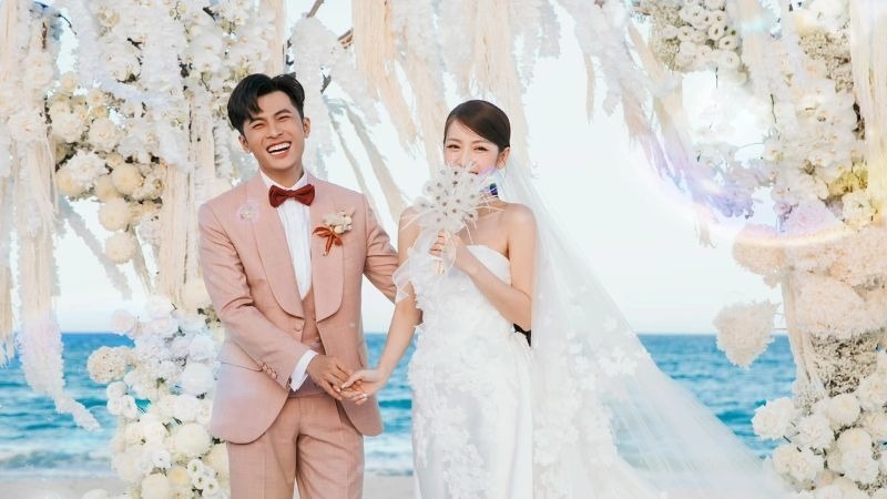Hôn lễ của cặp đôi quy tụ nhiều ngôi sao nổi tiếng trong showbiz Việt như Trường Giang, vợ chồng Thu Trang - Tiến Luật, Hoa hậu Khánh Vân, MC Đại Nghĩa, Lý Nhã Kỳ, Anh Tú, Ngô Kiến Huy và nhiều gương mặt thân quen khác. Đám cưới đã liên tục chiếm sóng các mạng xã hội và báo đài trong suốt tháng 11, giúp nữ diễn viên Puka vươn lên top 1 tương tác truyền thông cùng tháng.