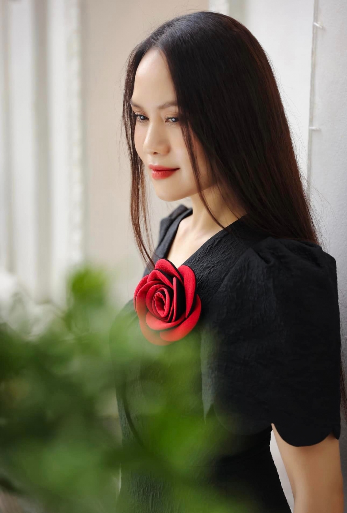 Nữ ca sĩ cũng từng tiết lộ, ở thời điểm đỉnh cao, vừa hát nhạc phim vừa đóng phim, cô luôn kín lịch biểu diễn. Có thời điểm, cát- sê một ngày mua được 6-7 chỉ vàng.