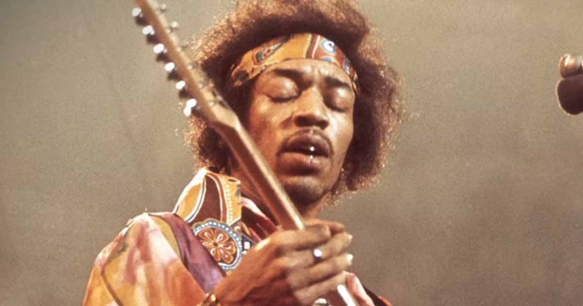 Jimi Hendrix được coi là một trong những nghệ sĩ guitar có ảnh hưởng nhất thập niên 1960, qua đời năm 1970 do dùng thuốc ngủ quá liều.