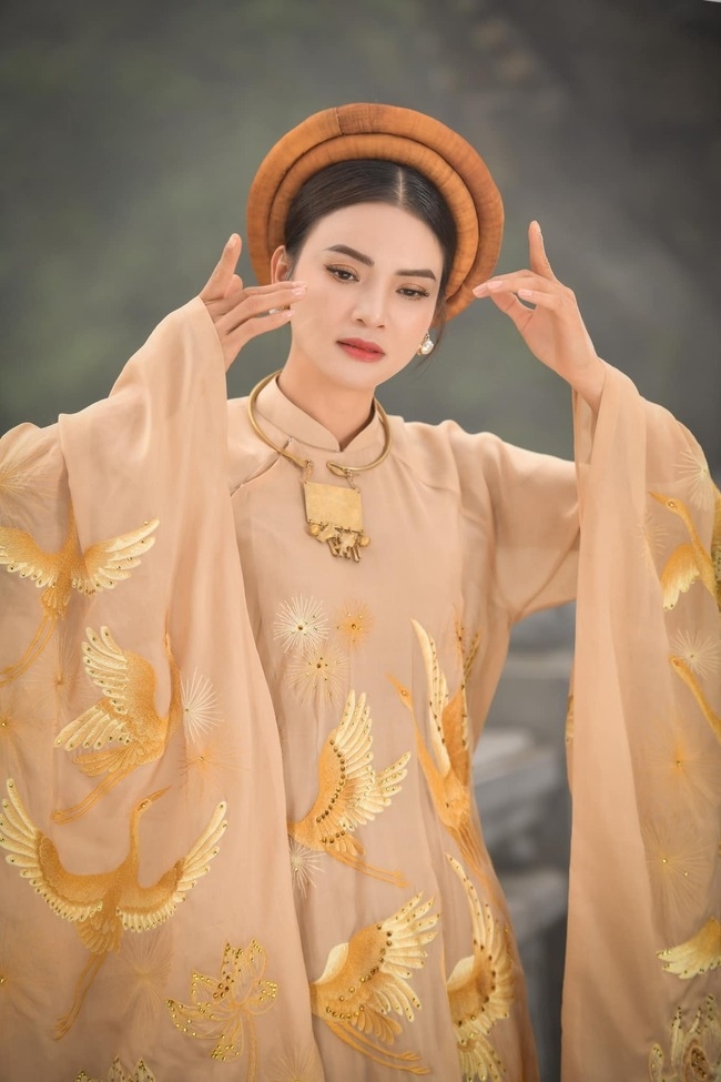 Là một người nghệ sĩ đa tài, thế nhưng Phạm Phương Thảo lại có đời tư vô cùng chông chênh khi trải qua hai lần đổ vỡ hôn nhân và chịu nhiều đắng cay. Tất cả những điều này tạo nên một Phạm Phương Thảo đa sầu, đa cảm trong âm nhạc và cuộc sống. 