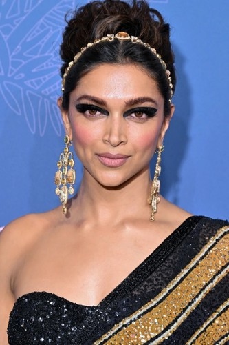 Deepika Padukone: Gương mặt của cô được chấm 7,61/10 theo tỷ lệ vàng