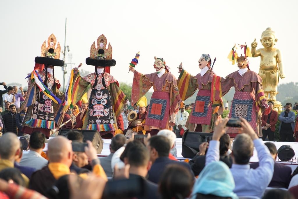 Chương trình văn hóa sôi động với phần trình diễn của các nghệ sĩ đến từ hai nước. Ảnh: ANI