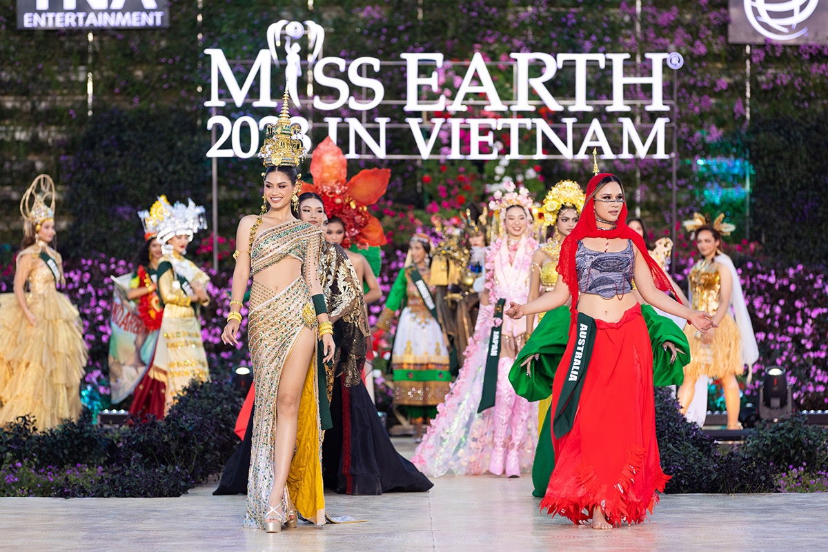 90 nhan sắc đại diện cho vẻ đẹp khắp thế giới đã mang đến cho ban giám khảo và khán giả những màn trình diễn ấn tượng, khoe trọn nhan sắc quyến rũ và thần thái tự tin.