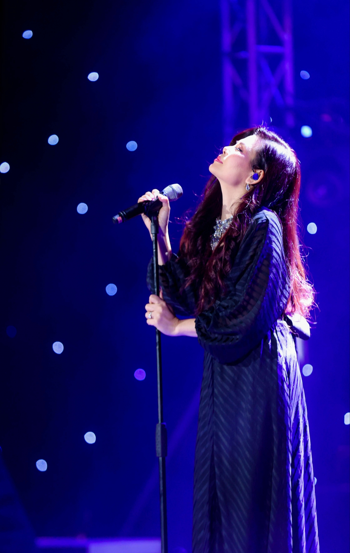 Ngọc Anh da diết trong liveshow "Chạm"