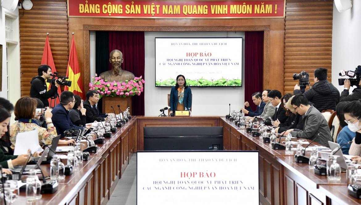 Họp báo thông tin Hội nghị toàn quốc về phát triển các ngành công nghiệp văn hóa.
