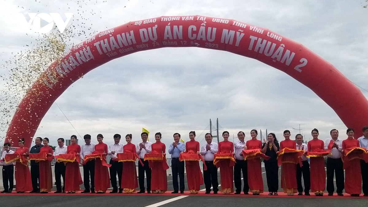 Lễ cắt băng khánh thành cầu Mỹ Thuận 2.