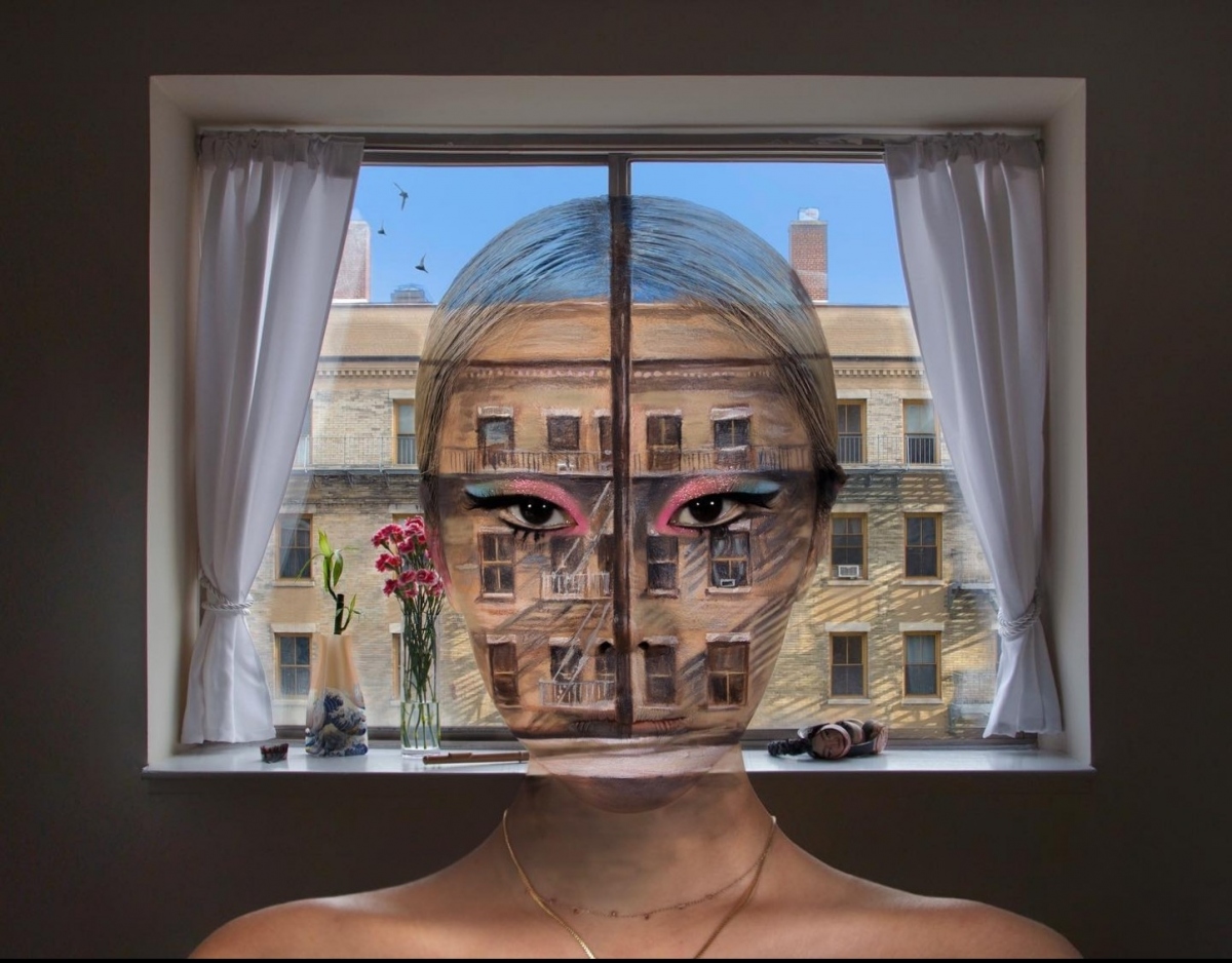 Trong "View from my studio" (2021), nữ nghệ sĩ đã vẽ mình hòa vào khung cảnh có thể nhìn thấy từ cửa sổ của cô ở New York
