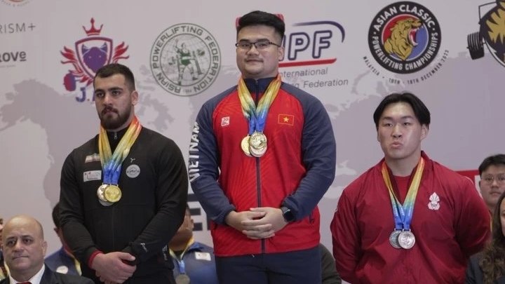 Đặng Thế Hưng giành HCV tại giải Vô địch Powerlifting châu Á 2023. (Ảnh: NVCC)