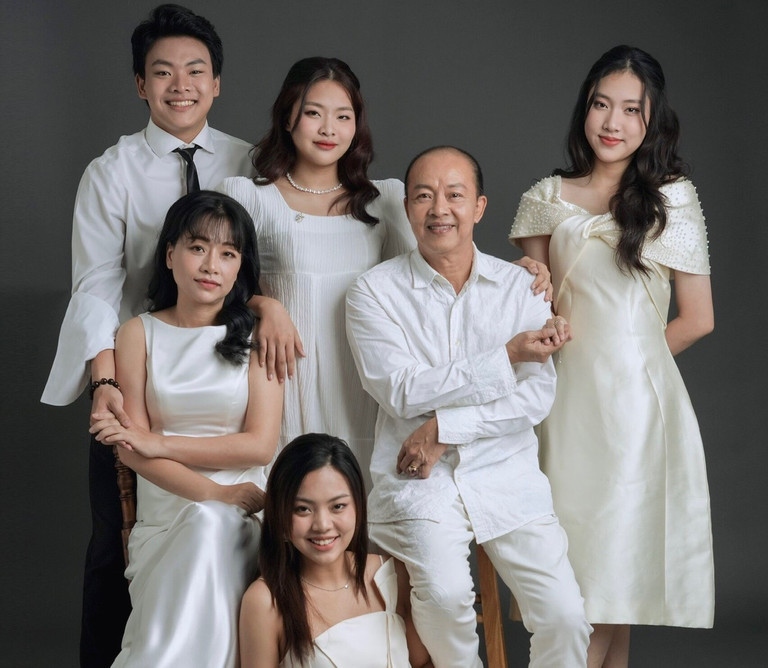 Không đi diễn, NSƯT Đức Hải nói vẫn sống thoải mái nhờ cho thuê các bất động sản tại TP.HCM và Hà Nội. Ở tuổi 62, anh muốn dành trọn thời gian cho gia đình và vợ con. Anh chia sẻ: "Tôi thấy thật an yên. Sở dĩ nói thế vì tôi không phải lo toan gì nhiều. Trước đây tôi có 2 nghề, là đi diễn và đi dạy. Còn giờ tôi chỉ quan tâm đến chuyện đời sống, chăm lo cho các con. Tôi tranh thủ từng giây phút quý giá để được ở gần gia đình". (Nguồn: VietNamNet)