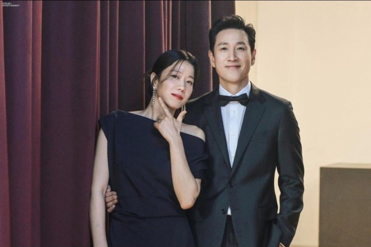 Lee Sun Kyun và vợ - diễn viên Jeon Hye Jin.