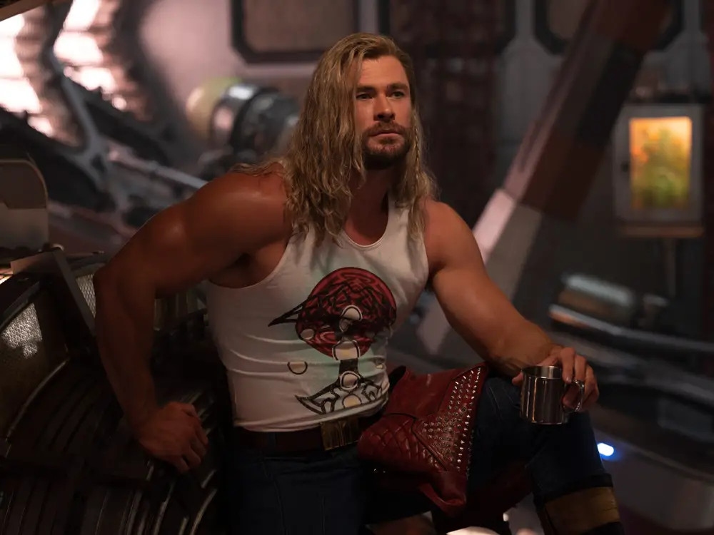 Chris Hemsworth vào vai Thor trong "Thor: Love and Thunder"