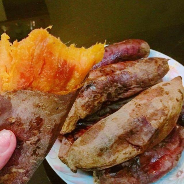 Không phải ai cũng biết bí quyết nướng khoai chảy đầy mật. (Ảnh minh hoạ)