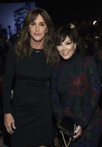 Vào năm 2014, khi vụ ly hôn của Kris Jenner và Caitlyn Jenner được giải quyết, Kris đã đồng ý trả cho Caitlyn khoản tiền 2,5 triệu USD để mọi việc giải quyết êm đẹp. Trước đó, trong khi ly thân, Kris và Bruce thông báo lý do chia tay là vì những khác biệt không thể hòa giải được. Hiện họ vẫn duy trì lý do này, chưa công bố gì thêm. Kris muốn giữ tất cả đồ trang sức, tài sản có từ trước khi ly thân và họ sẽ chia mọi tài sản khác sau đó.
“Chúng tôi kết thúc hôn nhân nhưng không có nghĩa là kết thúc tình bạn thân thiết. Tôi luôn yêu quý anh ấy nhưng hiện tại chúng tôi là những người độc thân theo một cách nào đó” - Kris Jenner bộc bạch.
Cặp đôi này kết hôn từ 1991 và có 2 con chung là Kendall, 17 tuổi và Kylie, 16 tuổi. Kris Jenner từng kết hôn cùng Robert Kardashian và có với ông bốn con: Kourtney, 34 tuổi, Kim Kardashian, 32 tuổi, Khloe, 29 tuổi và Rob, 26 tuổi. Robert Kardashian chết năm 2003. Trong khi đó, Bruce Jenner cũng có 2 con riêng với vợ trước gồm Brody, 30 tuổi và Brandon, 32 tuổi.
