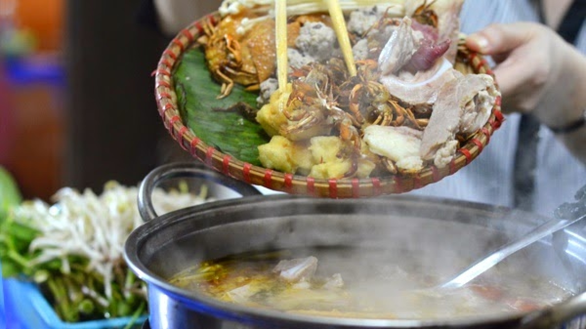 Thực phẩm cho nồi lẩu nên được đun chín kỹ trước khi dùng.