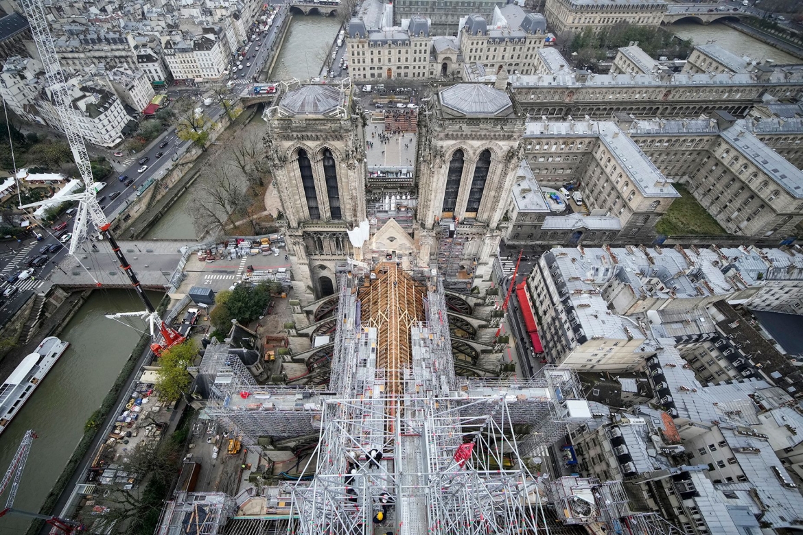 Tổng thống Macron mong muốn việc tái thiết nhà thờ sẽ là sự kiện của thế kỷ 21.